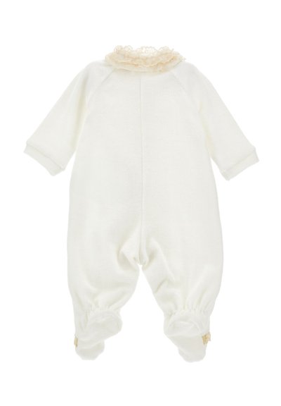 Witte romper met lange mouwen, kantafwerking bij de hals, elastische cuffs en geplooide benen. Zachte textuur, gezellige pasvorm voor zuigelingen.