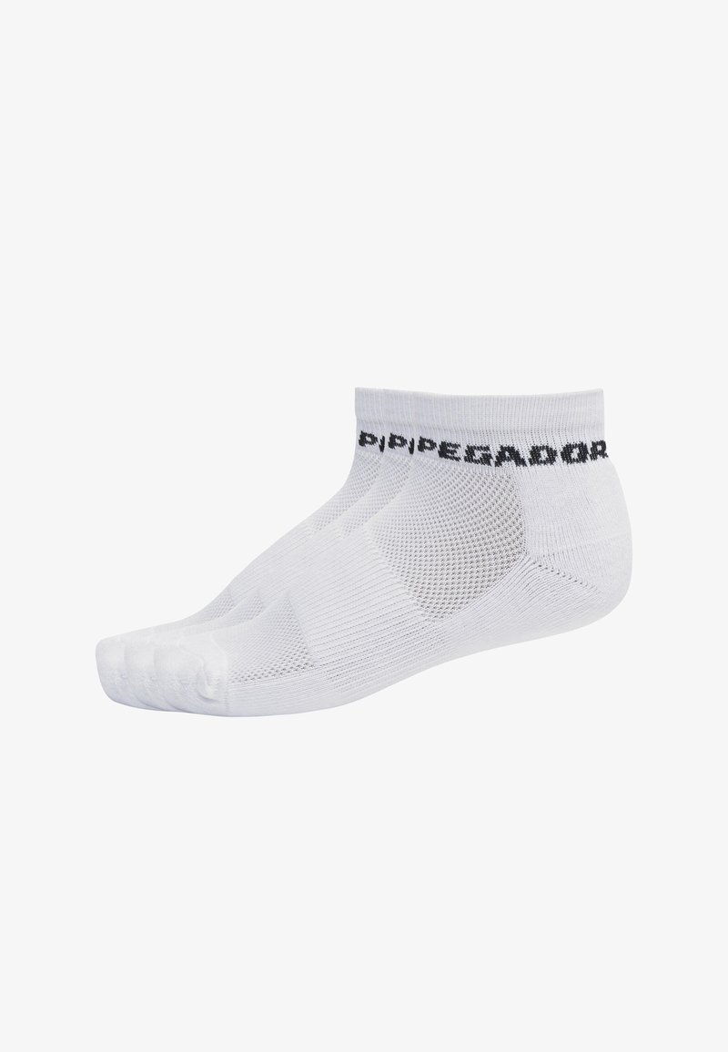 Trois paires de chaussettes blanches pour la cheville avec texte noir sur le bord-côte et panneaux de ventilation en mesh sur les côtés.