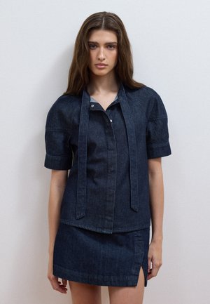 Les Copains, REGULAR-FIT SHORT-SLEEVED DENIM SHIRT WITH TIE DETAIL - Camicia - dark blue