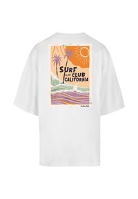 Merchcode SURF CLUB CALIFORNIA HUGE - Marškinėliai su spaudiniu - white