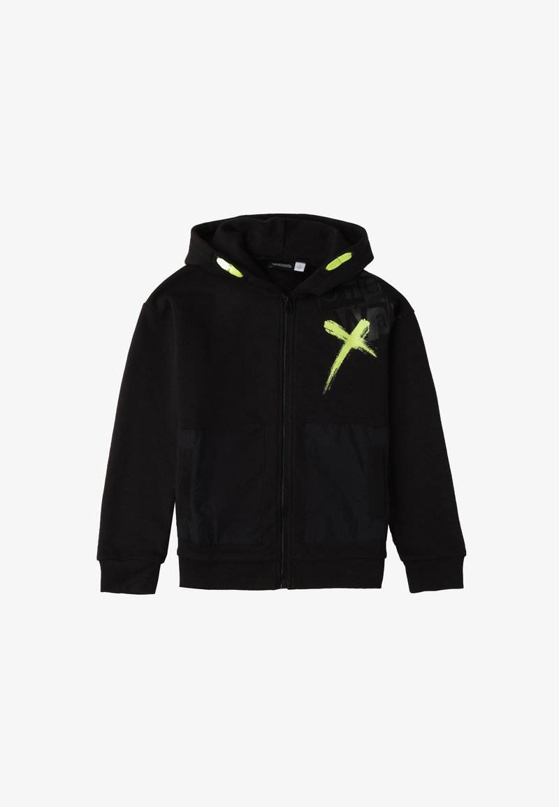 Sudadera negra con cierre y capucha, con acentos en verde neón, grandes bolsillos y un estampado gráfico llamativo en la parte frontal. Textura suave.