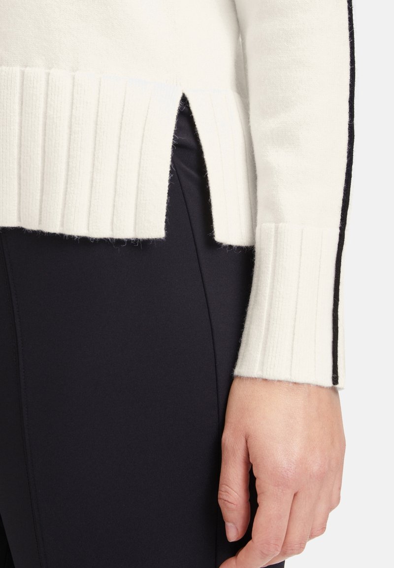 Betty Barclay Stickad tröja - white