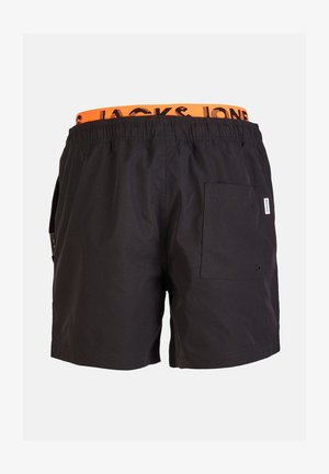 Zwarte zwemshorts met een elastische oranje tailleband met de tekst "JACK & JONES", een zijzak en een textuurstof voor comfort.