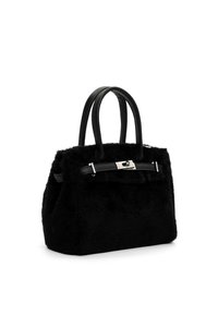 Borsa in pelliccia sintetica nera con manici in pelle nera liscia e una chiusura in argento. Forma strutturata e texture morbida con dettagli minimi.