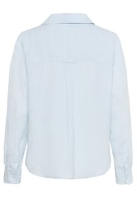Camicia azzurra a maniche lunghe realizzata in tessuto morbido, con una piega sul retro, polsini con bottoni e un design del collo classico.