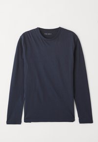 Tengerészkék hosszú ujjú póló, puha pamutból készült. Jellemzői az kerek nyakkivágás, oldalsó hasítékok, és nincsenek figyelemfelkeltő minták vagy fémrészek. Egyszerű dizájn.