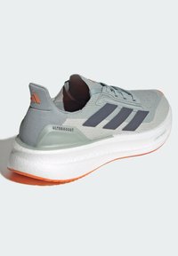 adidas Performance ULTRABOOST 5X - Zapatillas running asfalto - sage aurora onix  pure orange
