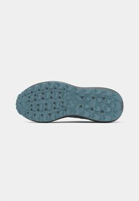 Suela de zapato con un material de goma azul texturizado, que presenta un patrón de banda de rodadura robusto para tracción y un borde negro liso para estabilidad.