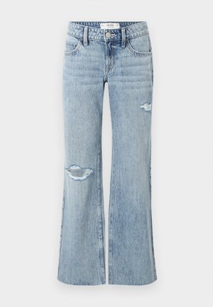 Lichtblauwe flared jeans met versleten knieën, voorzien van een knoopsluiting, riemlussen en een klassieke vijfzakkenontwerp.