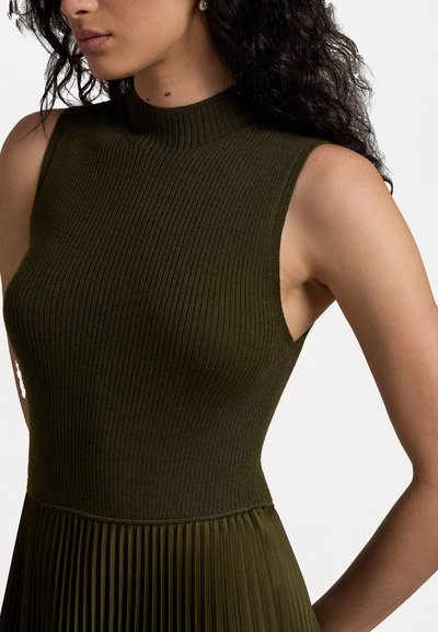 Polo Ralph Lauren PLEATED SLEEVELESS MOCKNECK DRESS - Kampsunkleit - dark loden