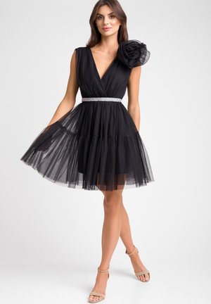 - Sukienka koktajlowa