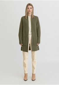 hessnatur Strickjacke - moos