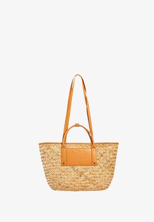 Borsa tote in paglia intrecciata con manici e rifiniture in pelle color cuoio, con una toppa in pelle con motivo inciso di sole e onde e la parola "Sundek."