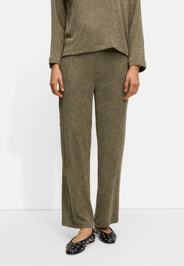 TEXTURED WITH ELASTIC WAISTBAND - Trousers - khaki