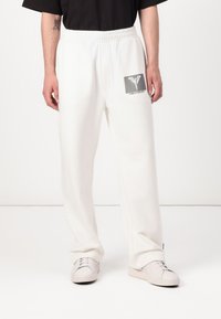 Carlo Colucci - UNISEX - Tracksuit bottoms - off-white Thumbnail Image 1
