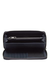 Granatowy skórzany portfel z zamkiem błyskawicznym, wewnętrznymi przegródkami na karty, kieszonką na zamek i gładką fakturą. Posiada złote akcenty metalowe.