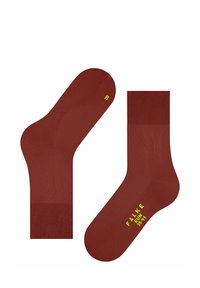 Czerwone skarpetki do kostek z prążkowanym mankietem, bezszwowym palcem i kontrastowym żółtym logo. Materiał wydaje się gładki z lekkim rozciągnięciem.