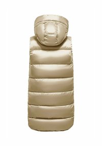 Beige gewatteerde vest met een capuchon, voorzien van doorgestikte panelen, een gladde textuur en een afgeronde onderrand. Geen vooropeningen of sluitingen zichtbaar.