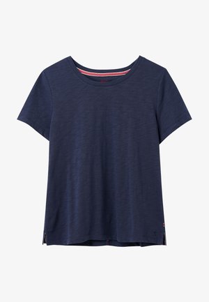 Mørkeblå T-shirt med korte ærmer og rund hals, med sideslidser og diskret rød-hvid stribet detalje indvendigt i kraven.