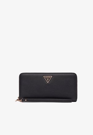 Portafoglio nero con zip in materiale sintetico liscio. Caratterizzato da una placca a logo triangolare in oro rosa e una tracolla per maggiore comodità.