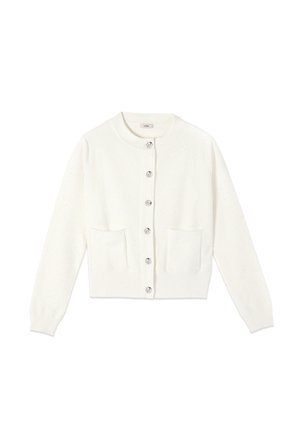 Cárdigan blanco abotonado con mangas largas, dos bolsillos delanteros y cuello redondo, mostrado extendido sobre un fondo blanco.