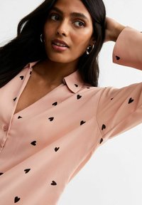 New Look HEART PRINT V-NECK - Camicia - pink pattern