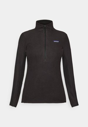 Zwarte gestructureerde fleece pullover met lange mouwen, een kwart-rits aan de voorkant en een klein logo-opdruk op de linkerborst.