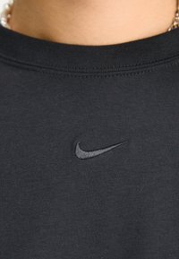 Nike Sportswear Camiseta básica - black