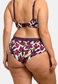 Ensemble de soutien-gorge et culotte à imprimé floral en blanc, violet profond et rose. Dispose d'une bordure en dentelle et de bretelles réglables avec une fermeture par crochet à l'arrière.