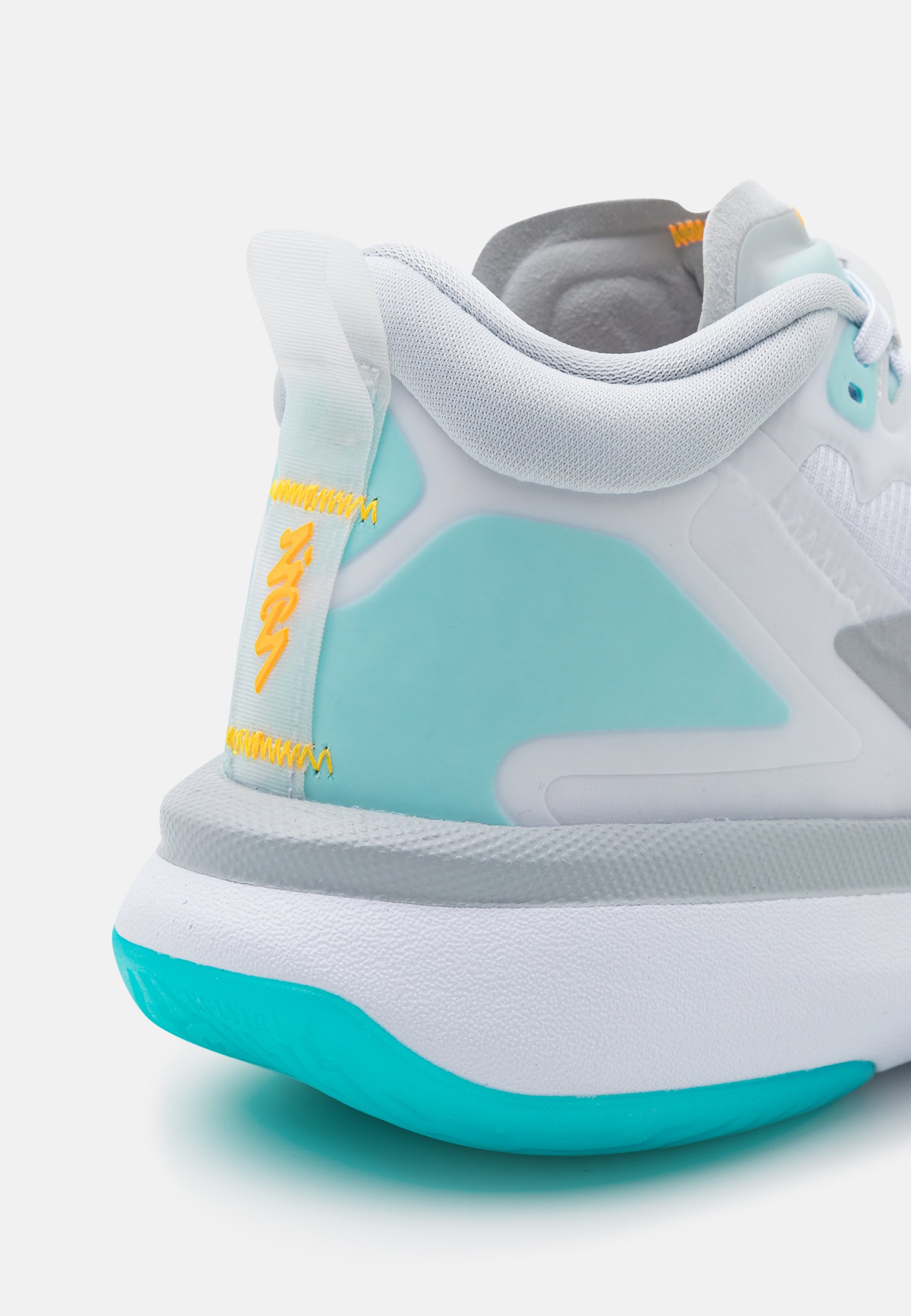 Jordan ZION - Basketball shoes - white 