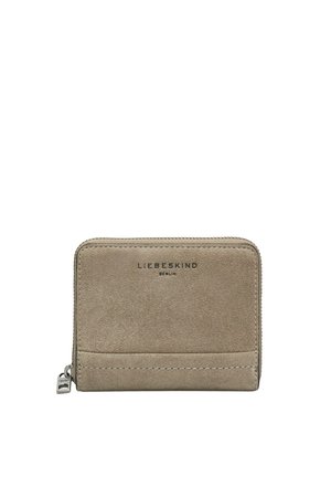 Piccolo portafoglio beige in camoscio con zip intorno, dettaglio cuciture e logo Liebeskind Berlin in rilievo sul davanti.
