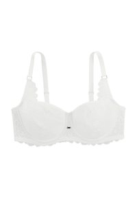 Soutien-gorge en dentelle blanche avec armatures, bonnets semi-transparents, bords festonnés, bretelles ajustables et un petit accent métallique au centre avant.