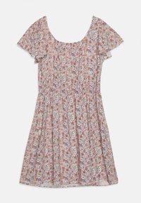 Blumenkleid mit Rundhalsausschnitt, kurzen Rüschensäumen und gerafftem Taillenbereich. Es hat ein Muster aus bunten Blumen auf hellen Hintergrund.