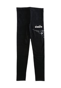 Leggings sportive neri con logo "diadora" bianco e design scintillante sulla coscia, posati in piano su uno sfondo bianco.