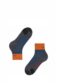 Un paio di calzini blu scuro e grigi con polsini arancioni, etichettati con dettagli sulla taglia e sul marchio, mostrati da viste superiore e inferiore.