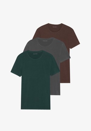 Tri majice kratkih rukava posložene: tamnozelena, siva i smeđa. Mekani, pamučni materijal s okruglim izrezima i bez vidljivih uzoraka ili ukrasa.