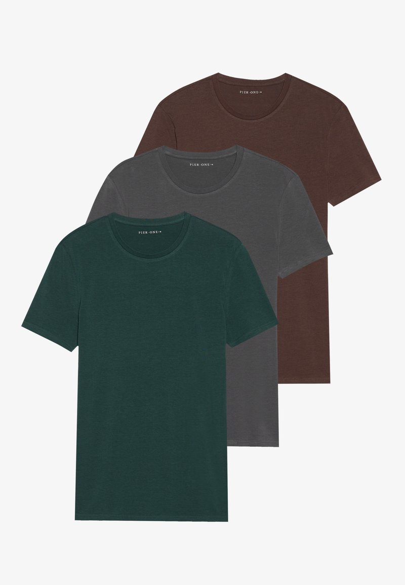 Trzy t-shirty z krótkim rękawem ułożone jeden na drugim: ciemnozielony, szary i brązowy. Miękki, bawełniany materiał z okrągłymi dekoltami i bez widocznych wzorów lub akcentów.