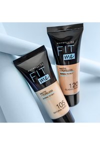 Maybelline New York FIT ME MATTE & PORELESS MAKE-UP - Fond de teint - 120 classic