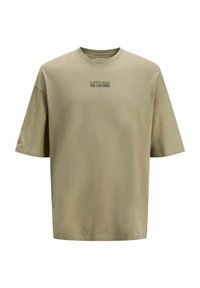 Camiseta de algodón color caqui con mangas cortas, cuello redondo y texto "OBRA DE ARTE CONTEMPORÁNEA" impreso en un tono oscuro en el pecho. Corte simple y relajado.