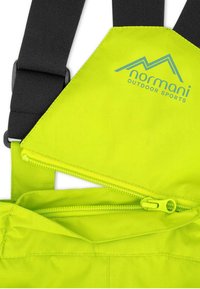 Limegrüne Outdoor-Sportoveralls mit schwarzen Trägern. Enthält eine Reißverschlusstasche und das "normani"-Logo in Blau auf der Vorderseite.