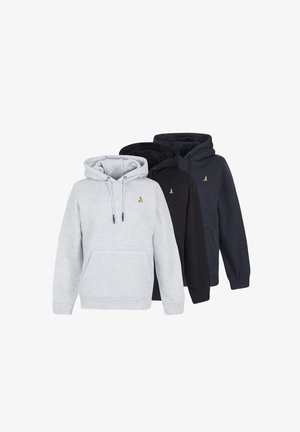 Bluzy w kolorze szarym, czarnym i granatowym. Każda z nich ma z przodu kieszeń typu kangur i małe złote logo na klatce piersiowej.