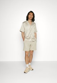 adidas Originals MONO  - Chemise - beige
