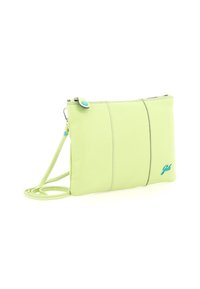 Piccola borsa a tracolla in pelle verde chiaro con dettagli blu nei bottoni, chiusura con zip e logo blu nell'angolo in basso a sinistra.