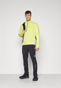 The North Face M WINTER WARM PRO 1/4 ZIP - Ilgarankovis viršutinės dalies drabužis - firefly yellow