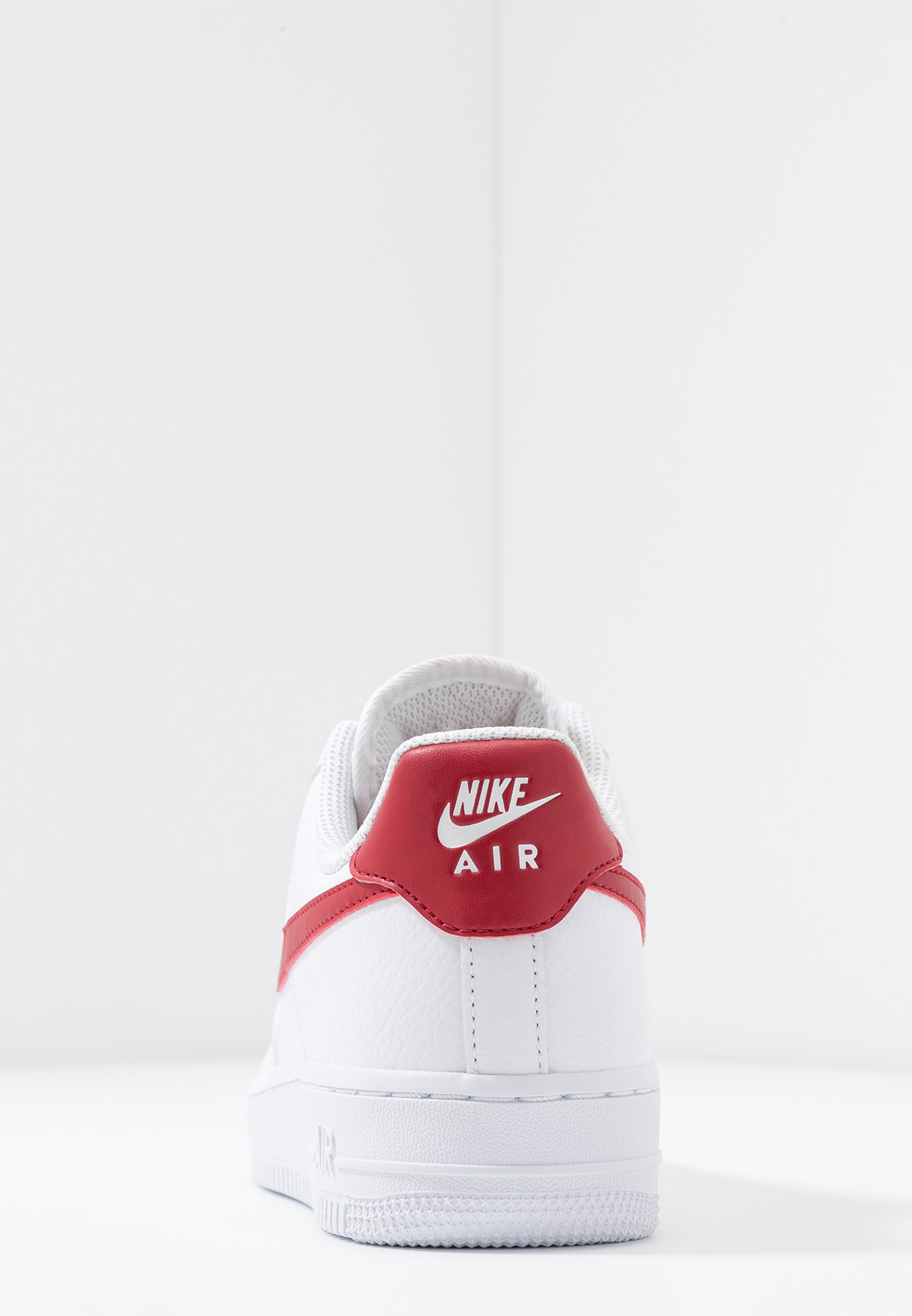 nike air force 1 07 trainers white gym red metallic gold