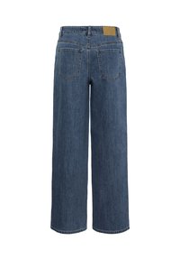 Jean bleu à jambes larges vu de dos avec deux poches arrière et un patch en cuir marron de la marque sur la ceinture.