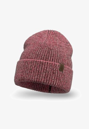 Strikket beanie-hat i en blanding af pink og grå farver, med en foldet kant og et lille logo patch i brunt læder på siden.