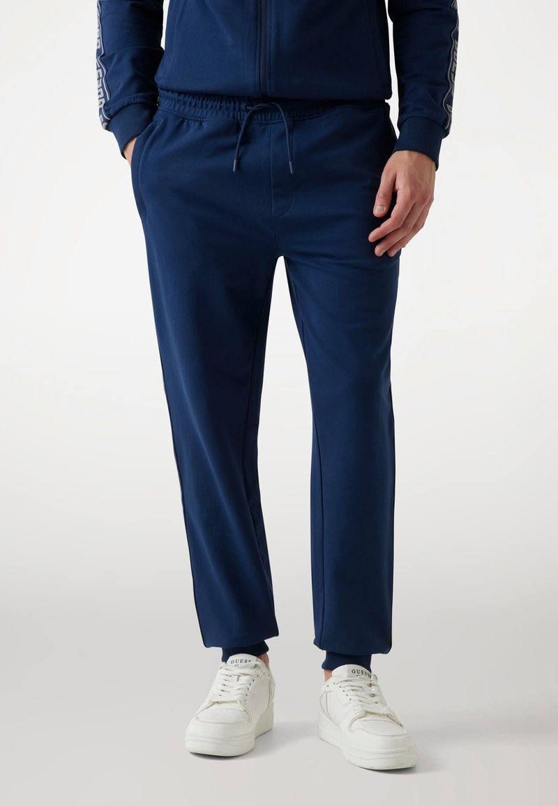 Guess JOGGING - Tracksuit bottoms - dunkelblau
