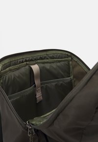 Patagonia BLACK HOLE UNISEX - Ryggsäck - pine needle green