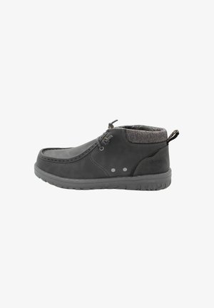 Bottines en cuir gris avec un dessus texturé, un col en tricot gris contrasté et une semelle en caoutchouc. Présente des coutures décoratives et des œillets.